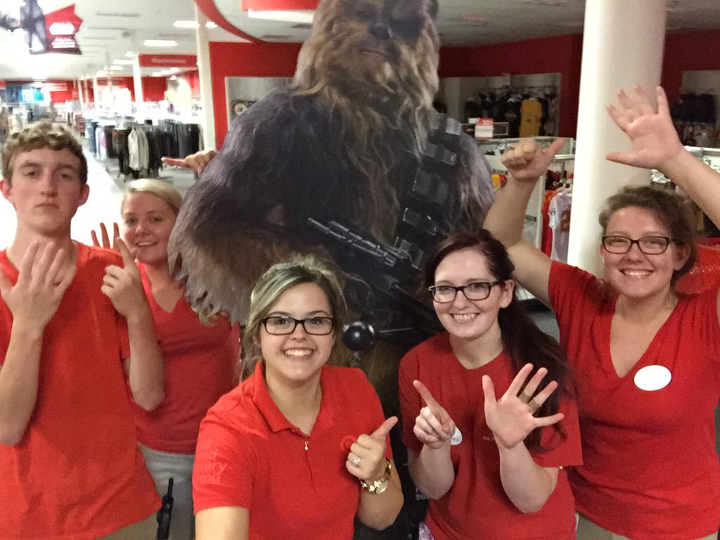 Closing team got 5 redcards! We celebrated meeting our daily goal! #t1939 #starttheweekgreen 🎉🎉