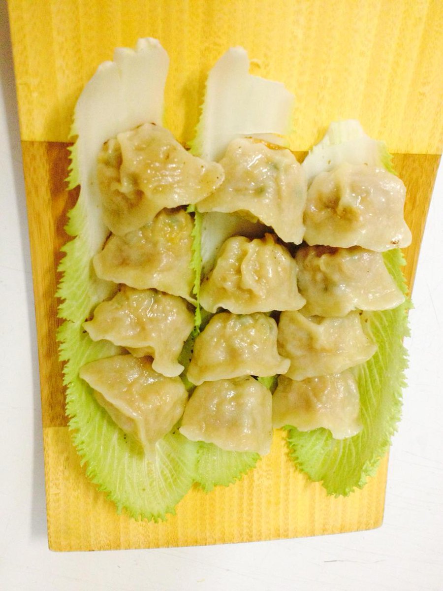 JoelMandarin's tweet photo. Empanaditas del Norte de China preparadas con vegetales y cerdo http://t.co/4aPcMevGL7