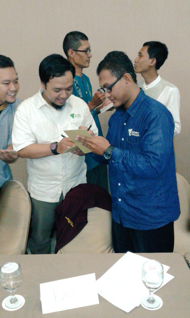 SapaatHolic's tweet image. Sesi training #InstitutionalBuilding dimulai @romiardi @DompetDhuafaDIY @DDjatim @ddjateng @Dompet_Dhuafa