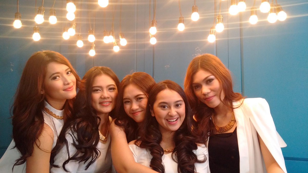 Sabrina Azura (@sabrinaxfi) on Twitter photo 