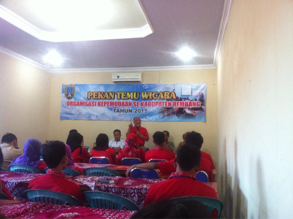 Sedang berlangsung diskusi pemuda Kab. Rembang digasilitasi oleh DINPORA. Ada yg mau usul seputar kepemudaan?