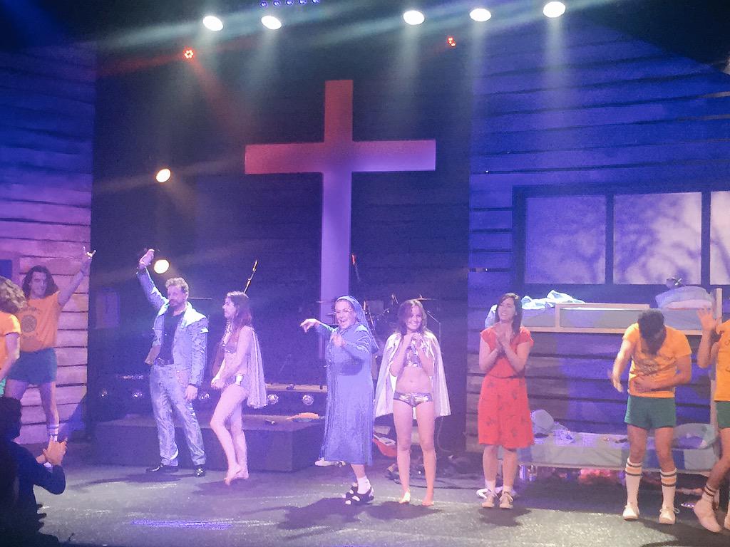Jorge_Ugalde's tweet photo. @LAURAZAPATAM @Tessa_ia @natdupeyron @alexisdeonda y Federico muchas felicidades x @lallamadamx esta increíble!!! http://t.co/ACckDbHUQH