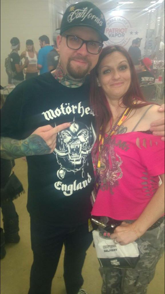 AvalonRayneVids's tweet photo. #grimmgreen #vapemania15 #ladycrystal #vapetopia http://t.co/01fSamJyM2