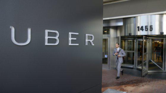 "Auto low cost per il Giubileo": L'ultima sfida di Uber ai tassisti larep.it/1hP1N85