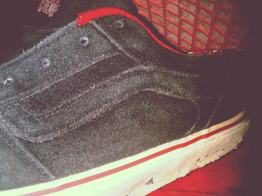 sgamezm's tweet photo. Por que mis #VansTNT no sólo son unos simples tenis, mis @vans_mx son historias y recuerdos sobre madera. @apolorama http://t.co/3y3pwUdt41