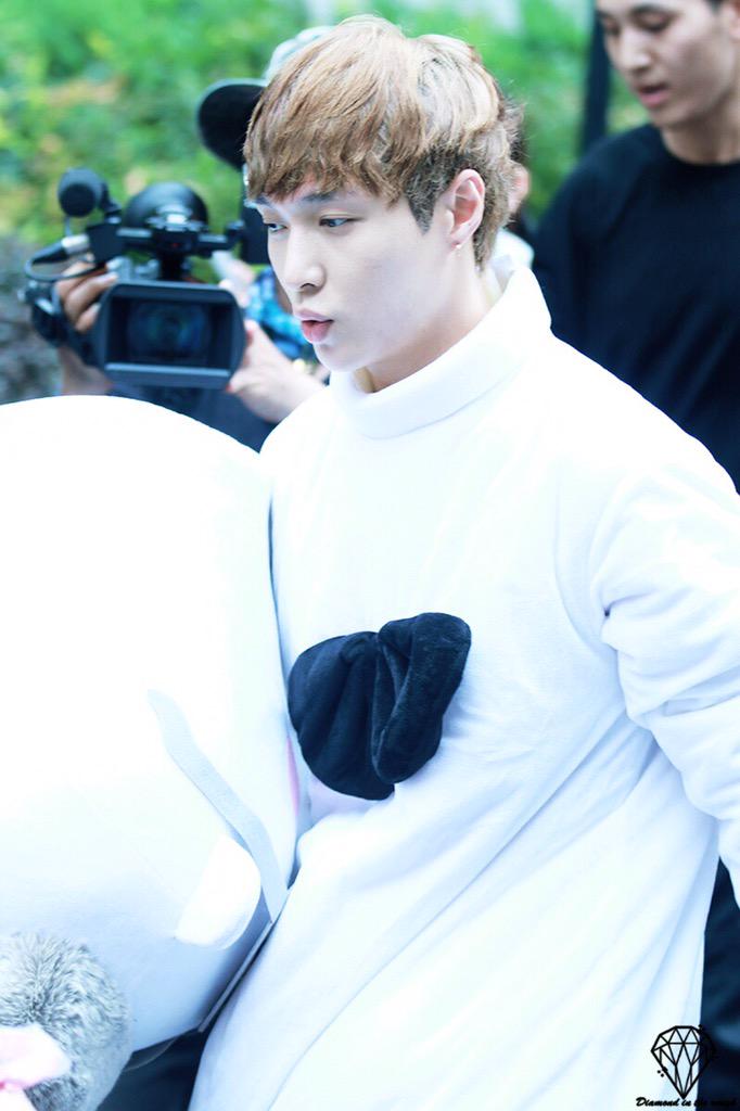 ZYXLAYMAMA's tweet photo. [PIC] Lay - Go Fighting (Cr: Dimond) 3 http://t.co/WEby0Qy3lA