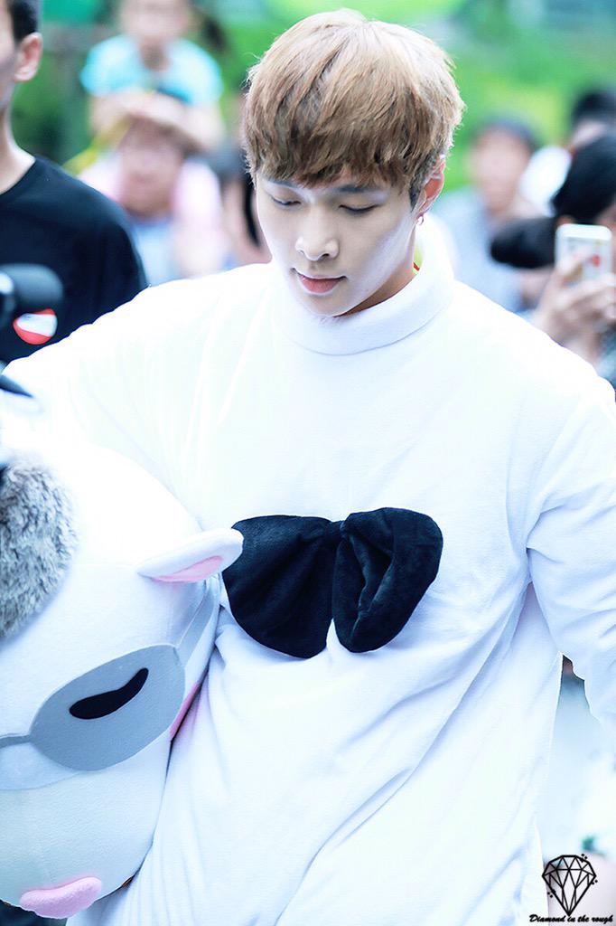ZYXLAYMAMA's tweet photo. [PIC] Lay - Go Fighting (Cr: Dimond) 3 http://t.co/WEby0Qy3lA
