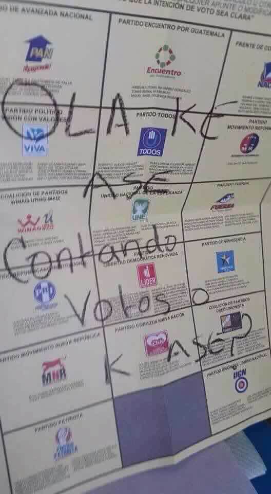 prensa_libre's tweet photo. #DecisiónLibre2015 Otro de los peculiares mensajes que aparecen durante el conteo de votos. http://t.co/CBG2tBLmBq