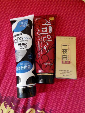 Temen2 yg mau punya kulit putih bersih kayak kaka..order ya barangx..ka rido jual pemutih wajah