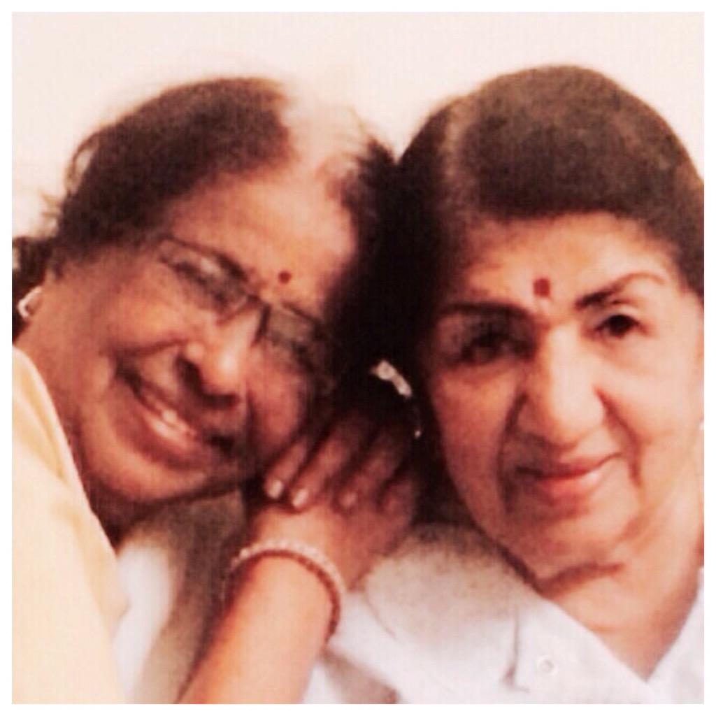 mangeshkarlata's tweet photo. 1939 me Gurukul natak me main bani thi bhagwan shree Krishna aur meena bani thi Sudama. Happy Birthday Meena. http://t.co/RHGiOqMlLo