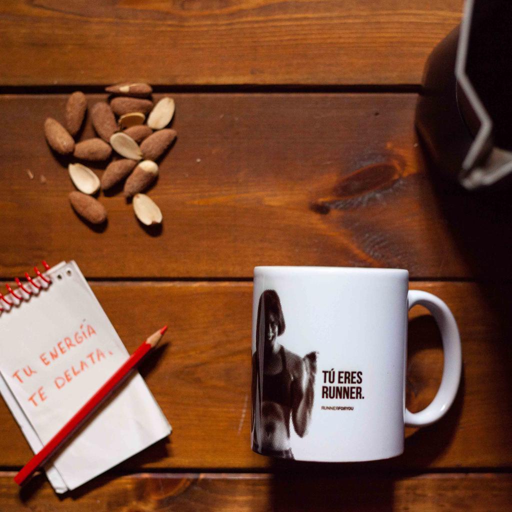 runnerforyou's tweet photo. Arrancamos el lunes con un buen café y nuestra #taza de #motivacion #running de #runnerforyou Feliz lunes runners! http://t.co/PwzxYRqHyS