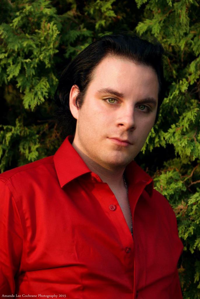 XaphanVehtis's tweet photo. Today at the Experimental Farms in #Ottawa with photographer @manda_lee13 #photography #modeling #RedShirt http://t.co/rFCswm1Knz