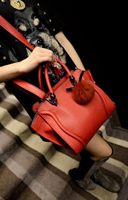 womensupdateID's tweet photo. C5245 BLACK/ RED. PU LEATHER. P: 23 L: 13 T: 22cm. 750gr. Shipping JKT 
--
IDR 197.000 #WUpdate http://t.co/u50vFzHbDk