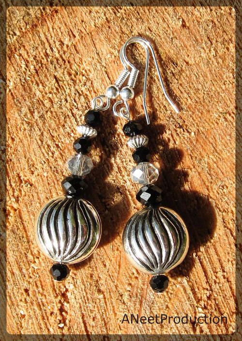 neetproduction's tweet photo. Monochrome silver-coloured / Czech glass crystal earrings

http://t.co/ssleJnzSPD

#eShopsUK #WomanInBiz #Handmade 💜 http://t.co/MNNLhAv062