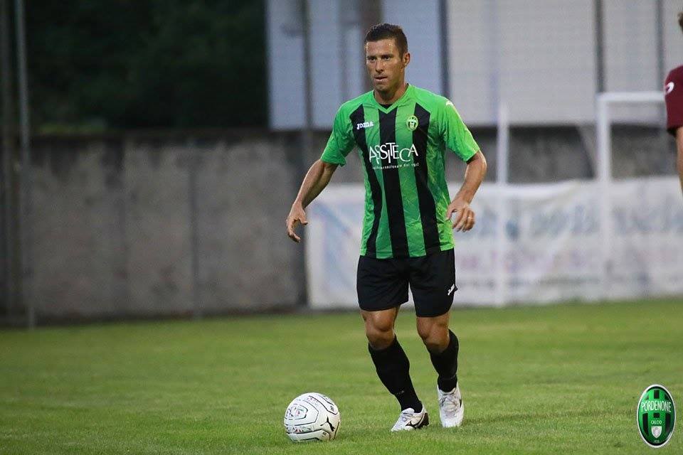 atuttocampoFVG's tweet photo. Pederzoli conferma la sua classe ed efficacia. Grande Pordenone a Piacenza, l'arbitro sbaglia nettamente sul rigore. http://t.co/dQ96WEffgX