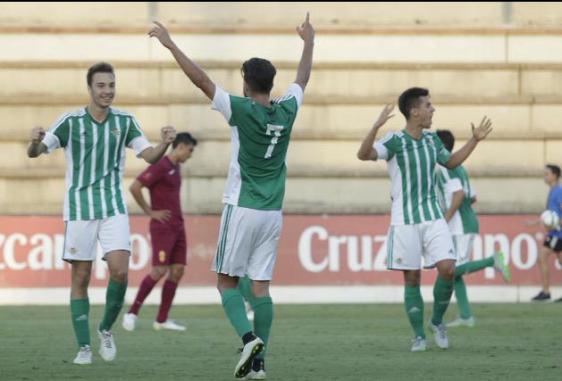 Raico_Rguez7's tweet photo. Buen fin de semana con sabor a victoria, contento con el equipo y dándolo todo hasta el final 💚💚⚽️ #RBB http://t.co/j8amdNZwuE