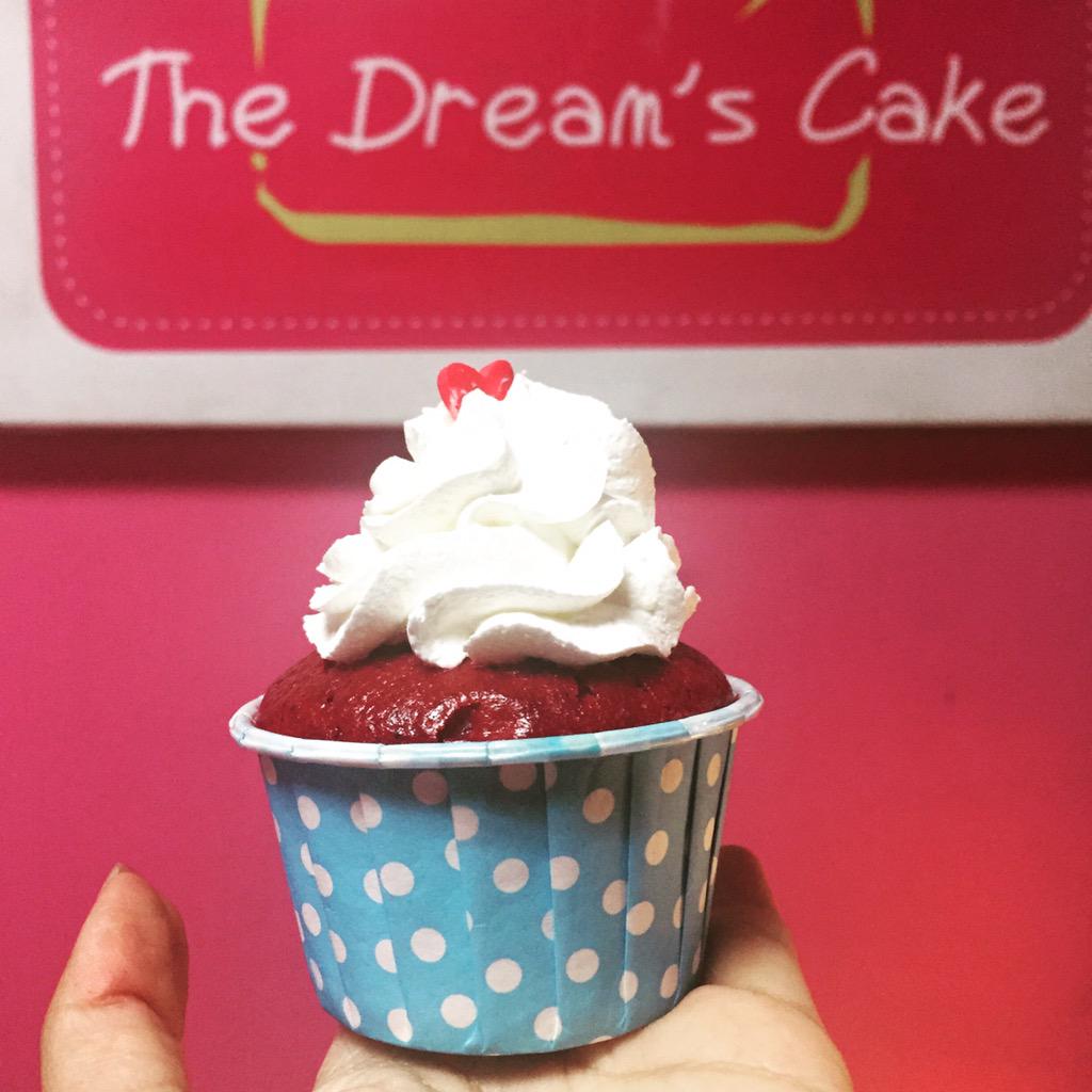 Thedreamscake's tweet photo. redvelvet cupcake😋..superduper yummy our best of best yay✌️ http://t.co/o9hXKzCfVw
