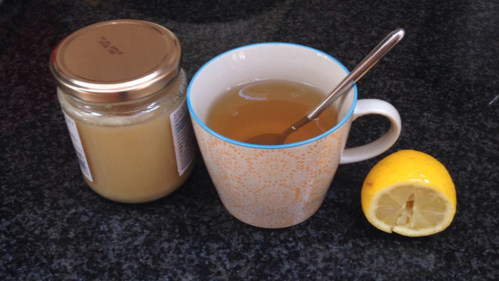 LiftingStudent's tweet photo. Adding lemon and honey to your Green tea will improve the taste, Vit C intake and antioxidant levels. Get drinking ! http://t.co/At8WCIb5QJ