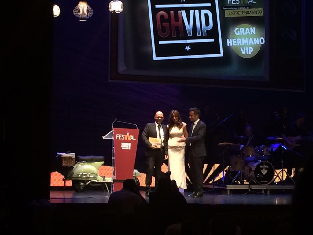 EndemolSpain's tweet photo. Gran Hermano galardonado en el @festval de Vitoria al Mejor Programa de Entretenimiento http://t.co/ZDUQ19Yfsu http://t.co/WvrRi0gdfA