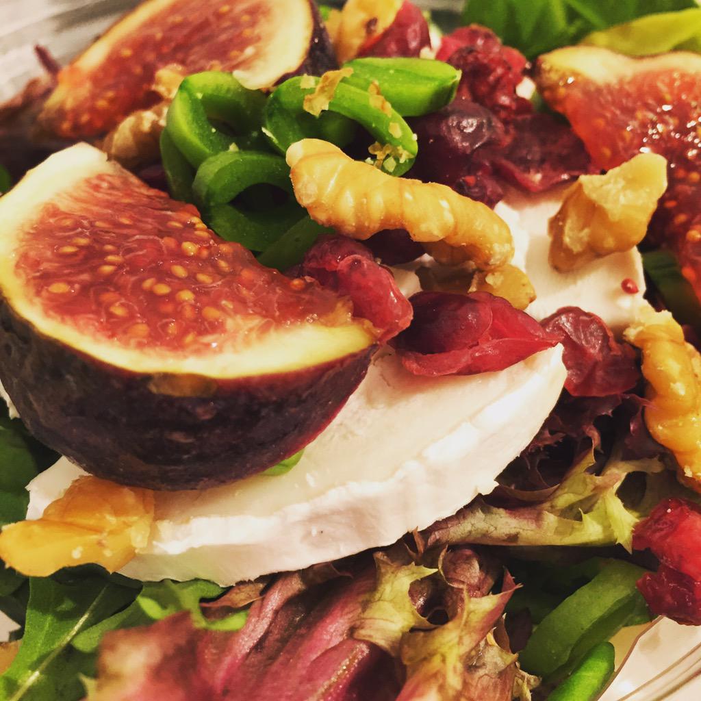 FromagerieOslo's tweet photo. Dagens #chèvresalat med #fiken &amp; #valnøtter! #fromagerieoslo http://t.co/UwPFmqNSft