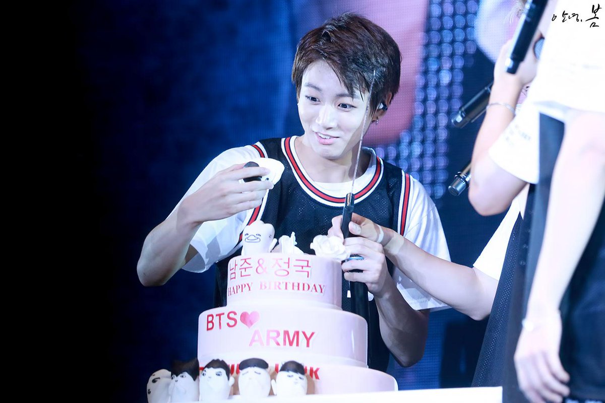JUNGKOOK_USA_'s tweet photo. http://t.co/hZI2HVM2AK