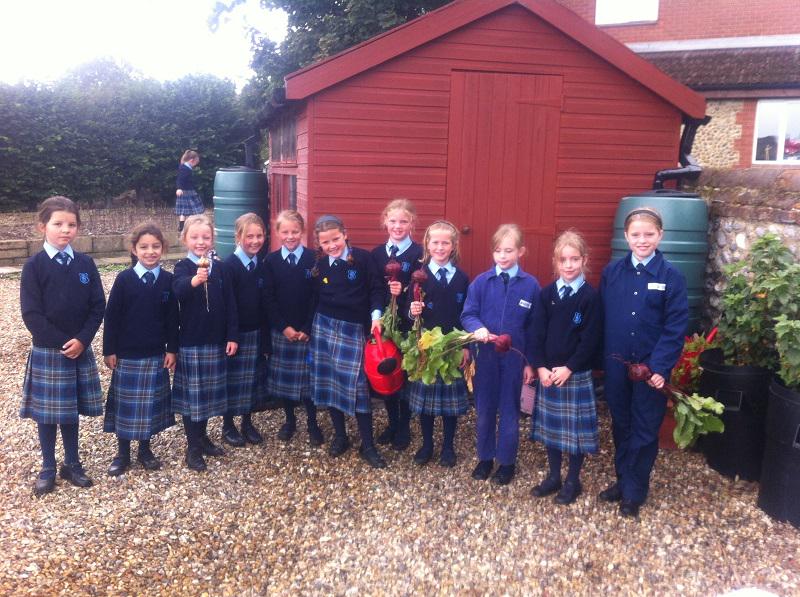 BeestonKitchen's tweet photo. The first day of the new term's Gardening Club #growyourown http://t.co/40PdIBrI85