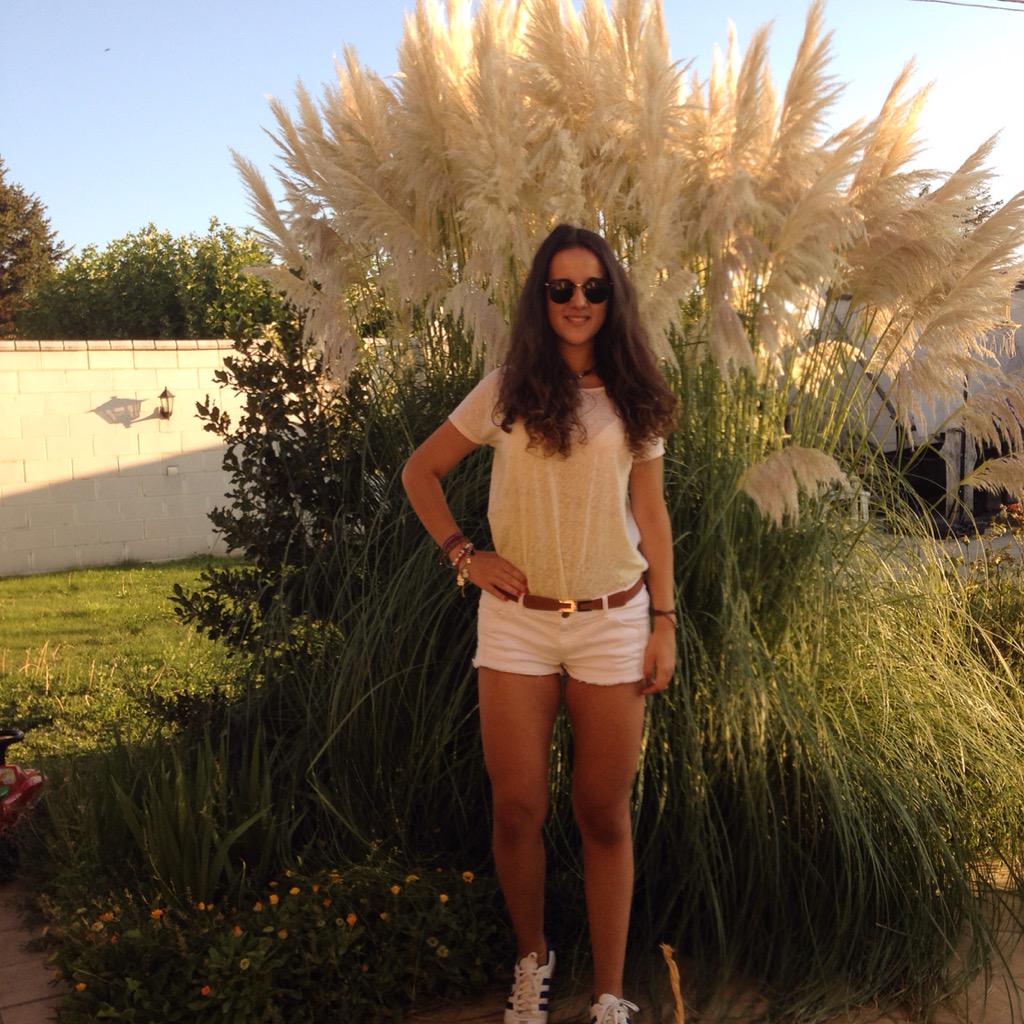 Virgi796's tweet photo. Ayer disfrutando de lo poco que queda de verano, brazo en jarra y #posecosmo 😎😎 @Cosmopolitan http://t.co/9F7hnYae13