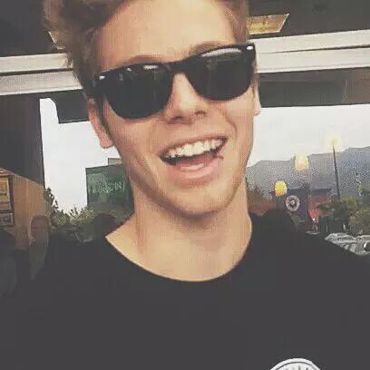 #mcm <a href="/Cclifcrnia/">Luke.</a> I love you so much, baby. Come back here, so I give you kisses. I miss you.