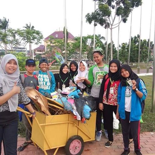 Greengnrbtm's tweet photo. Ini dia kelompok yang menang! Kelompok Generation. Yeay! Kelompok green ditunggu teh gelasnya :p
#letsgg #letsggbatam http://t.co/cPfopO2EWe