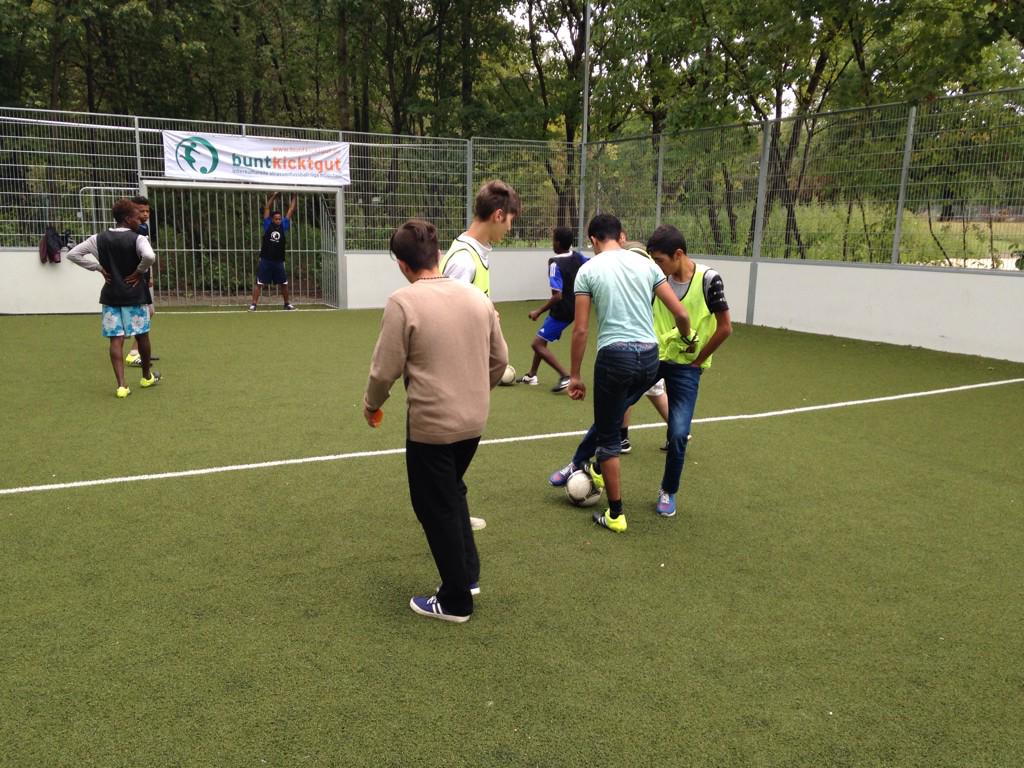 lucyEgrey's tweet photo. Using football to help new arrivals adjust to life in Germany w/ @buntkicktgut at refugee processing centre Munich http://t.co/odtYzWHJIw