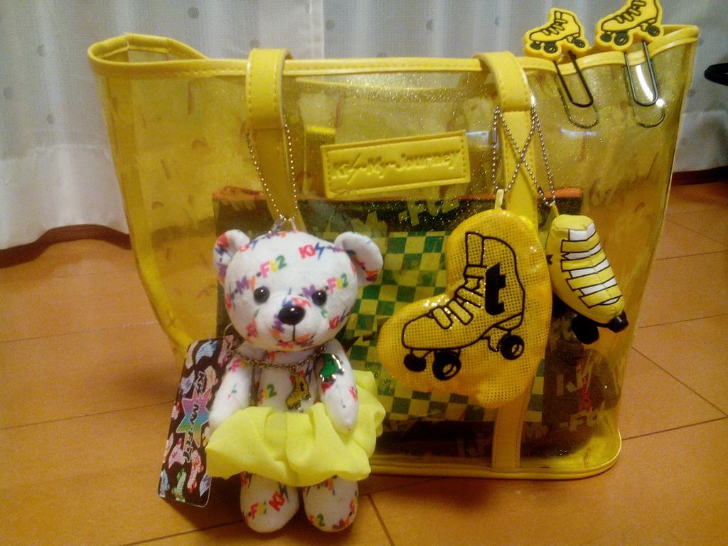 ybbtm8521's tweet photo. Kis-My-Worldバッグこれ持ってこー！！！ http://t.co/LFNmMh0En4