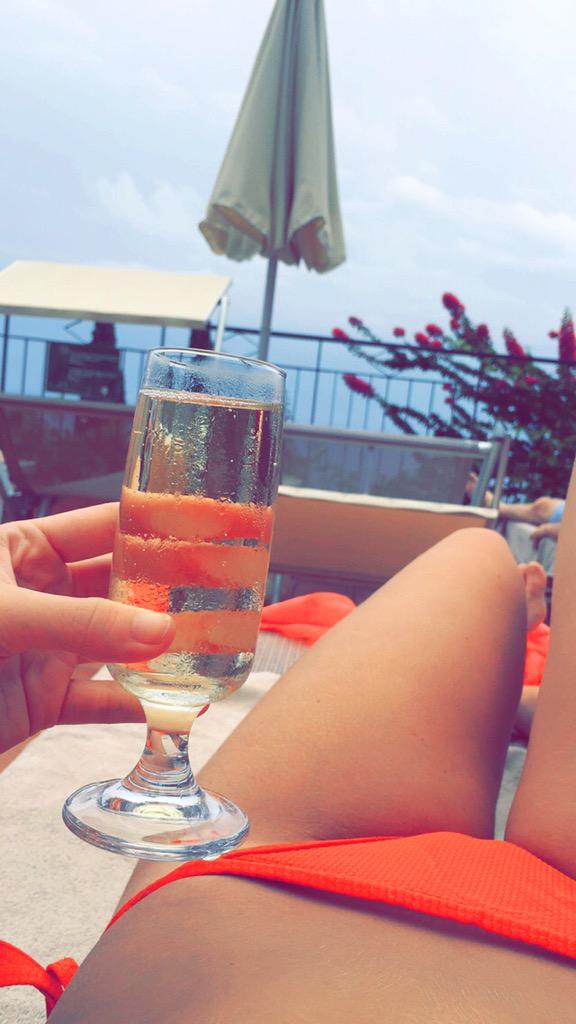 GeoAnnLamb's tweet photo. 3 cities. 2 countries. 12 hours. This is just what I need 💜 happy holidays http://t.co/RVxgI5AOzB