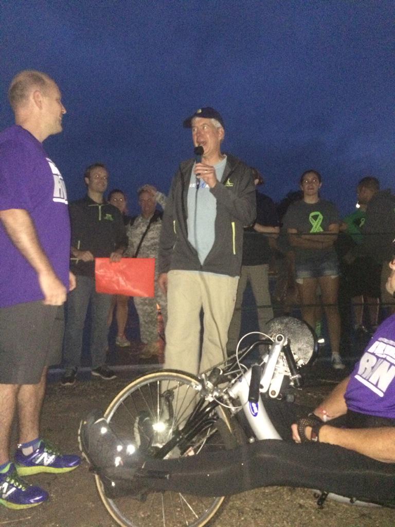 MichFitness's tweet photo. @onetoughnerd and @jj_michiganfit starting off #BridgeRun2015 http://t.co/C4tgkBo8yb