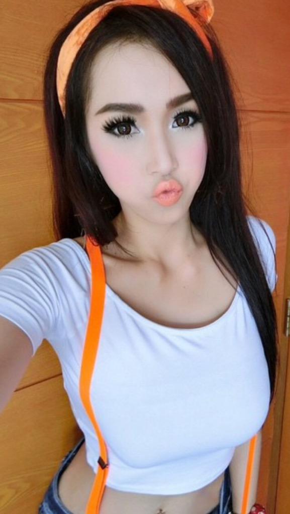 KitaPeeang's tweet photo. Monday kisses http://t.co/LcOCkCbfgY