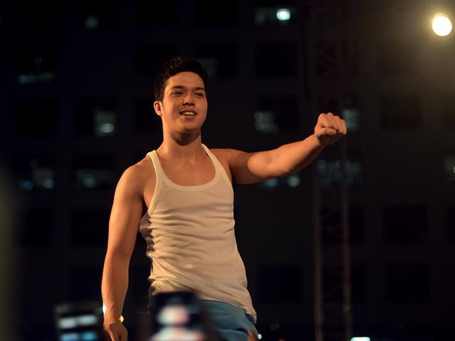 gmanews's tweet photo. Kapuso hunks strut their stuff at Cosmo bash http://t.co/fGIWoxYuJu http://t.co/Z3IbehLv4B