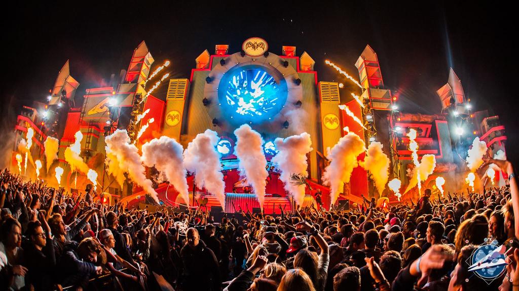 This was the hardstyle stage at Laundry Day 2015!