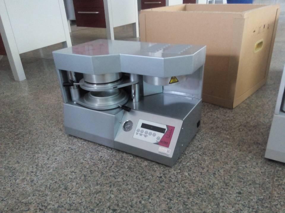 AvrilKuo's tweet photo. Dental moulding Pressing machine. http://t.co/kIVKyyUdUW