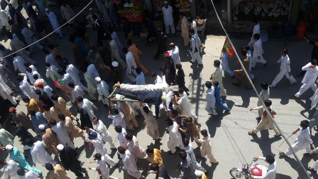 Palwasha_Abbas's tweet photo. Pti own members protesting against #Azam swati and #pervizkhattak in batgram dist#pti in trouble in kp #internalsplit http://t.co/cK99rSCQgx