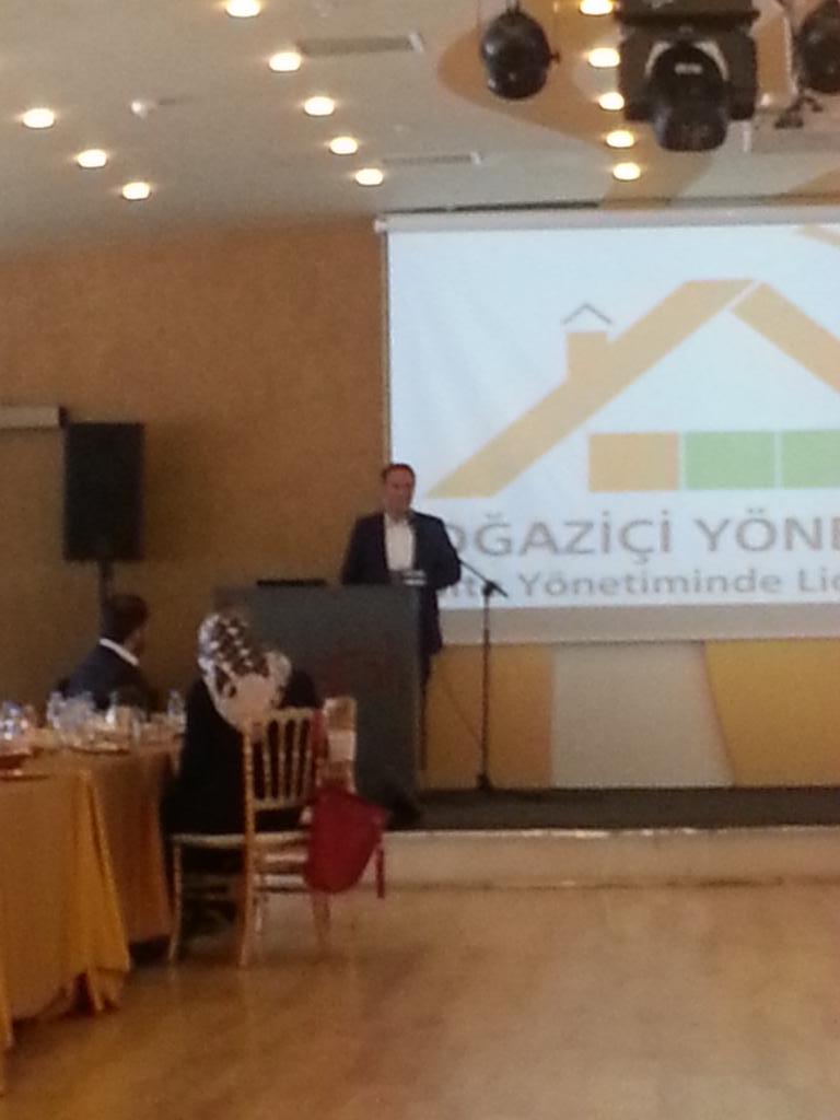 O şehirde gene şarkılar söyleniyordur.
Karşılık görmemiş sevgiler,sevdalar üzerine..<a href="/ilhanakartal/">İlhan Aydın KARTAL</a>