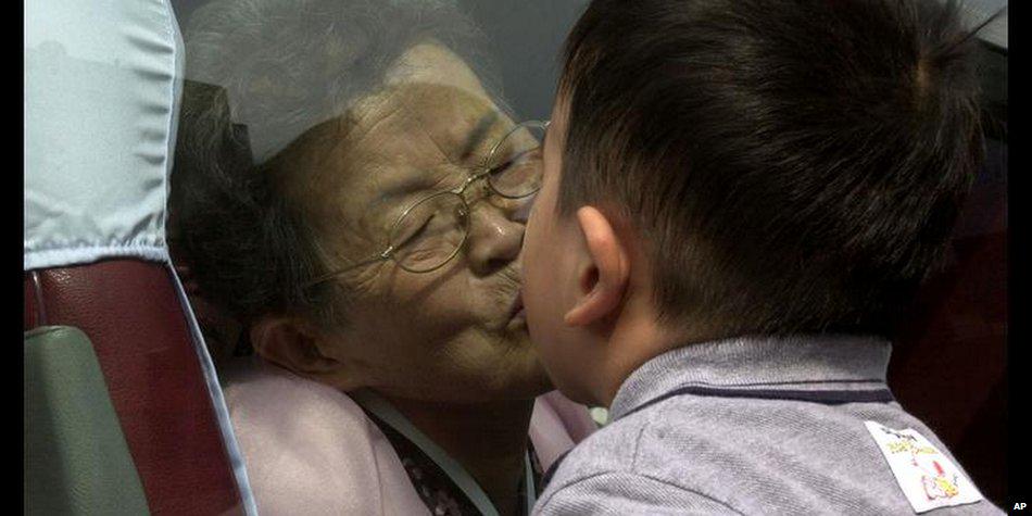 North and South Korea conduct talks on organising rare reunion for families bbc.in/1VIi3Xl