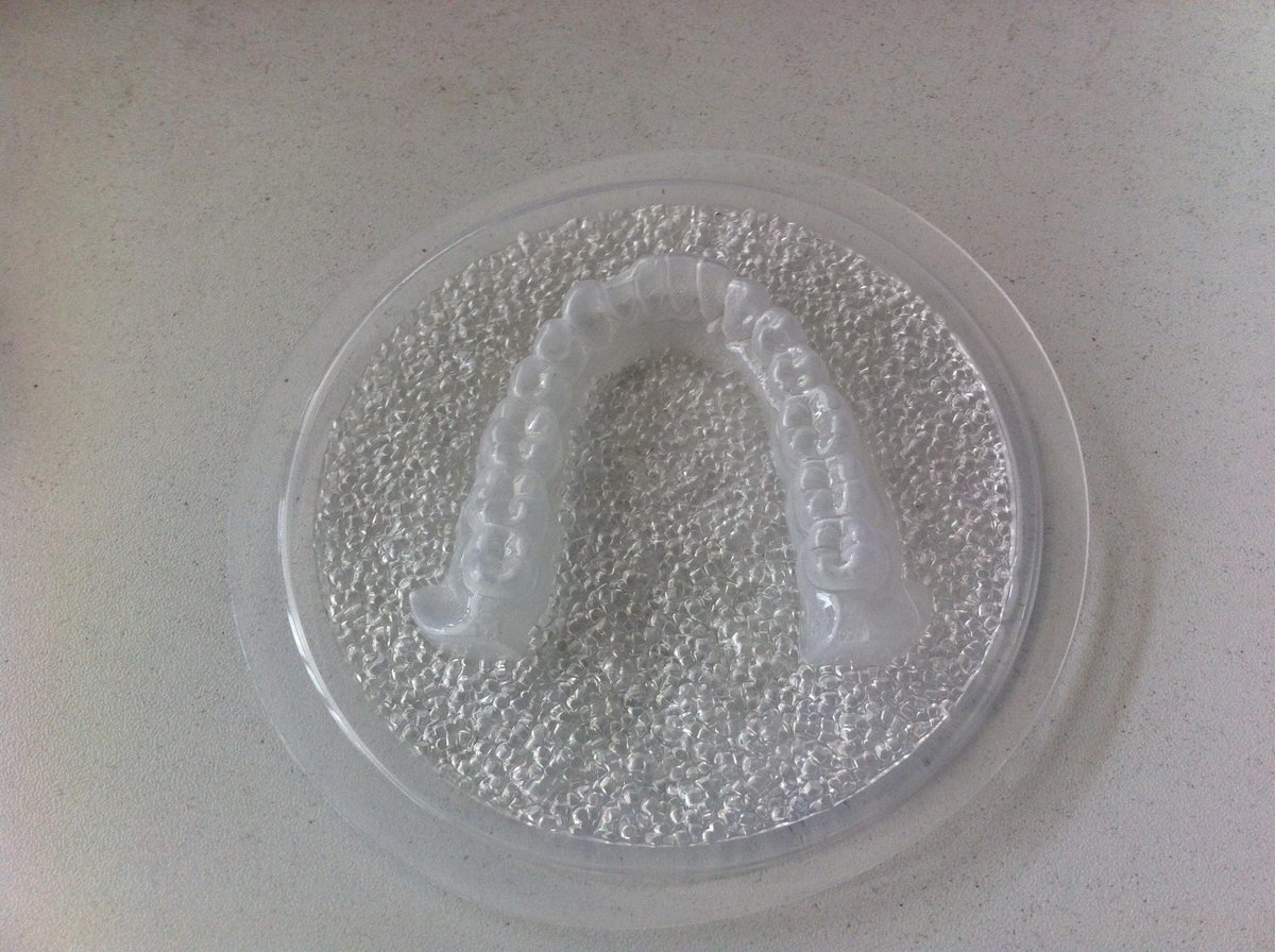 AvrilKuo's tweet photo. Dental moulding Pressing machine. http://t.co/kIVKyyUdUW