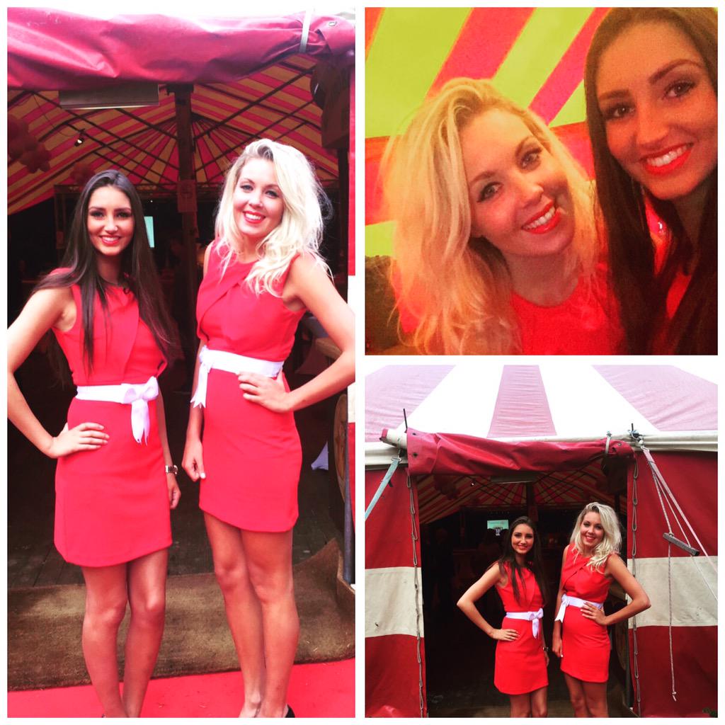 MaykeMayworks's tweet photo. Afgelopen vrijdag bestond @VVRiethoven #75jaar. Tijdens dit geweldige #feest assisteerde onze #hostesses. #receptie http://t.co/AIjpIR3LX7