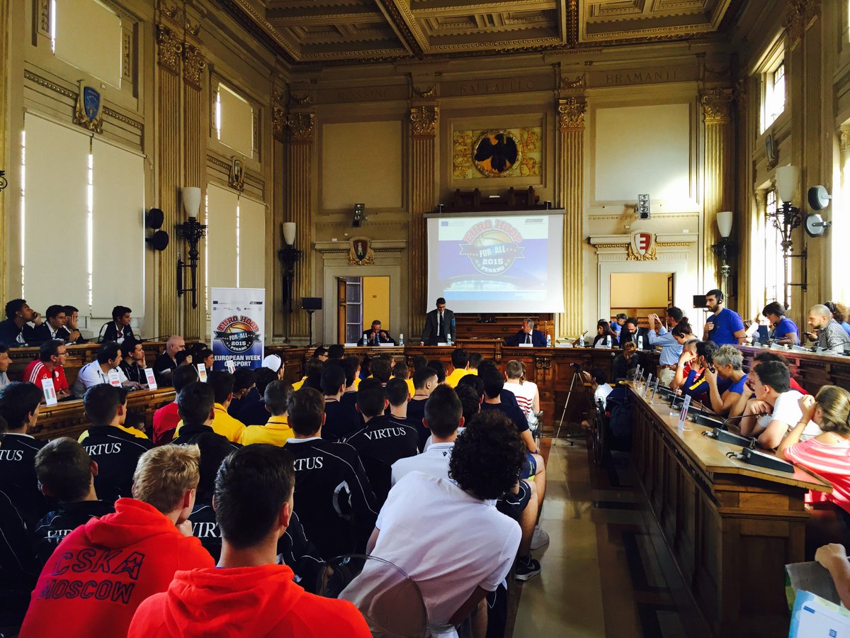 gandolfigiorgio's tweet photo. Opening cerimony . Euro hoop for all starts. #EWoS2015 #Beactive http://t.co/50IWaJMZ6c