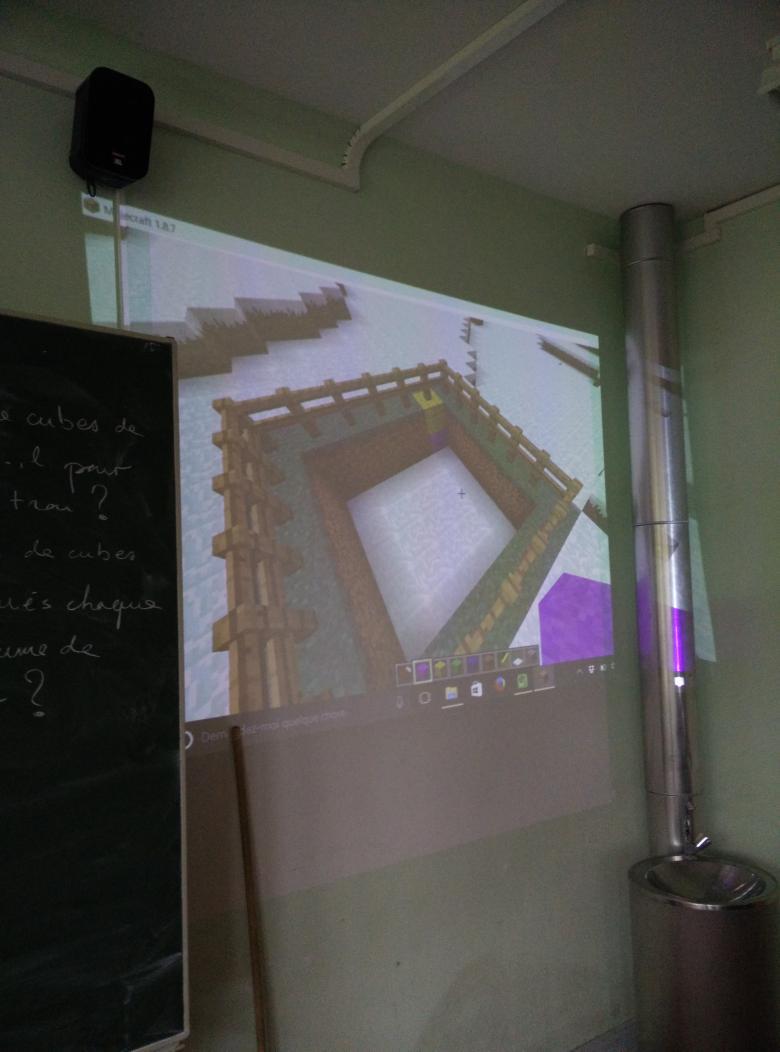 Toupietwopi's tweet photo. Première séance #minecraft ! @LeyRodolphe @TdeVul @Stoneblox_off @MSprofexpert #msProfExpert #minecraft #minecraftedu http://t.co/Mg6xqJnRy0