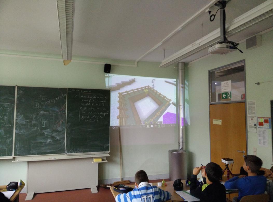 Toupietwopi's tweet photo. Première séance #minecraft ! @LeyRodolphe @TdeVul @Stoneblox_off @MSprofexpert #msProfExpert #minecraft #minecraftedu http://t.co/Mg6xqJnRy0