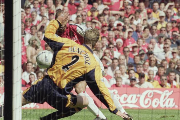 Happy 40th Birthday to Stephane Henchoz who helped Liverpool to a fine treble of Cups in 2001. Who could forget this 