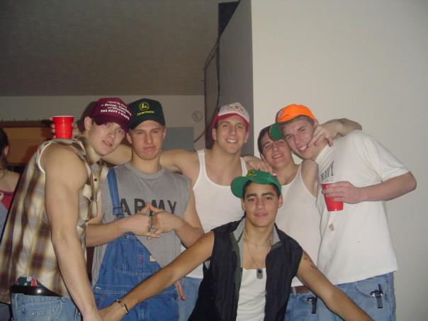 bmthomp4's tweet image. @FratScenery @DeltaChiPurdue #fall2003 some of my best memories at this amazing house...keep up the traditions guys.