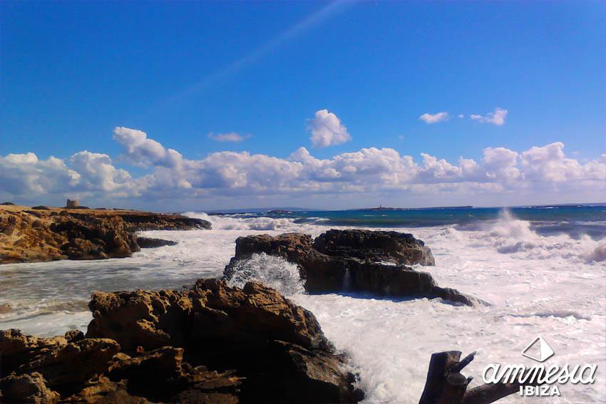 Amnesia_Ibiza's tweet photo. Today is a new beginning! Hello Monday! #GoodMorning #Ibiza2015 🌞 🌊 http://t.co/tUyFWcOROV
