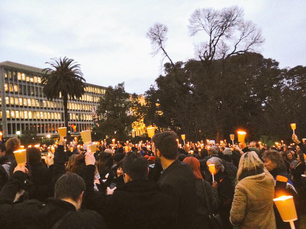 Kon__K's tweet photo. #Melbourne you're doing us proud as you #LightTheDark to say #refugeeswelcome.

Yes they are!

#AylanKurdi #Syria http://t.co/3NmfSUaC3b