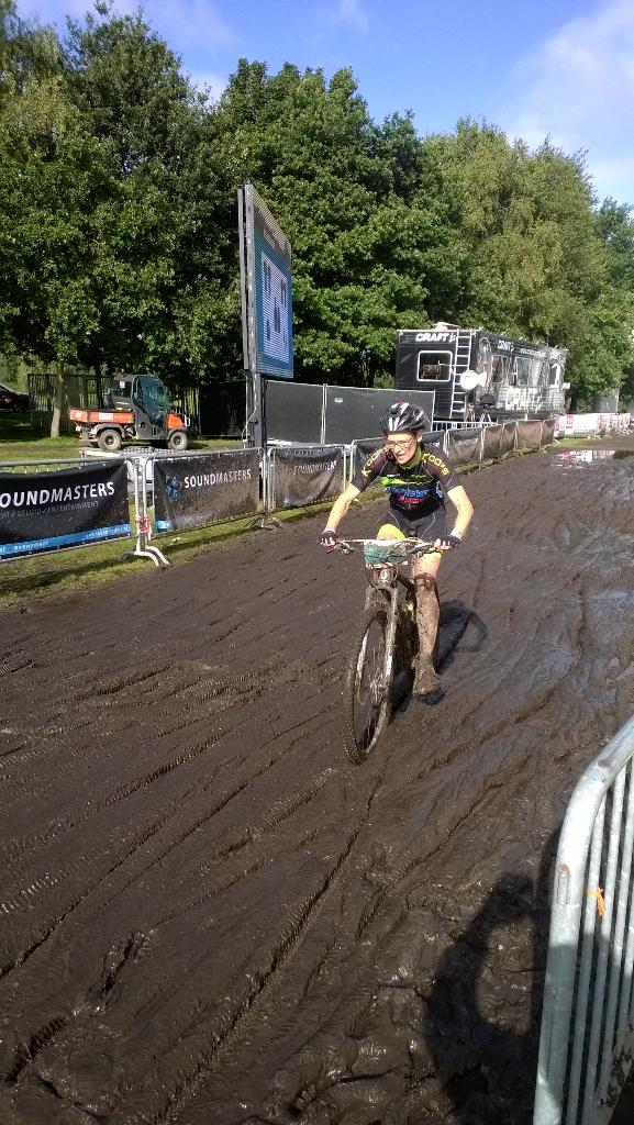 DirkEext's tweet photo. Leuk gezellig maar modderig weekend gehad met @mtbhondsrug @teamegberts @Bike_Festival in Assen http://t.co/fNydKEhE54